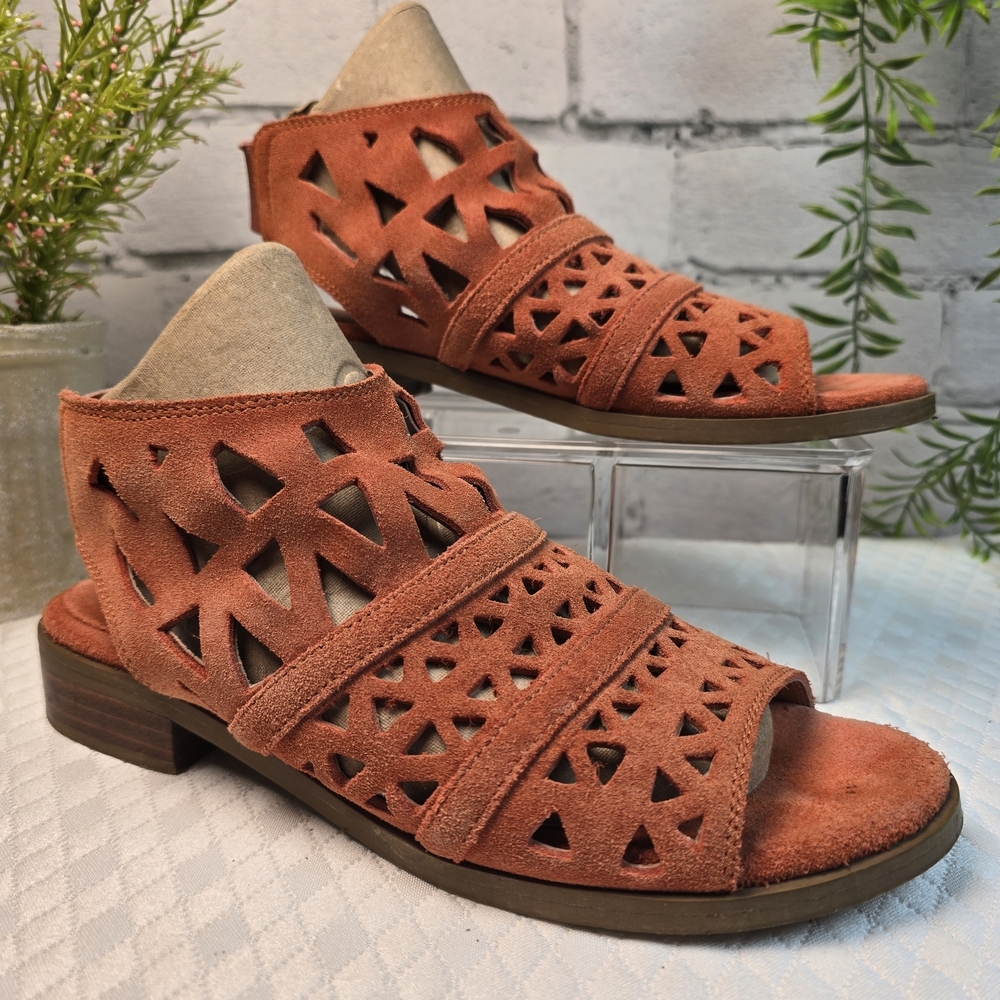 DIBA DREAMER ORANGE SUEDE FLAT SANDAL LASER-CUT GEOMETRIC PATTERN OPEN TOE 6.5 - Picture 4 of 10